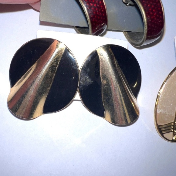 Vintage Modernist Enamel Metal Earrings Lot Of Three Gold Tone Black Red Green - Picture 3 of 7